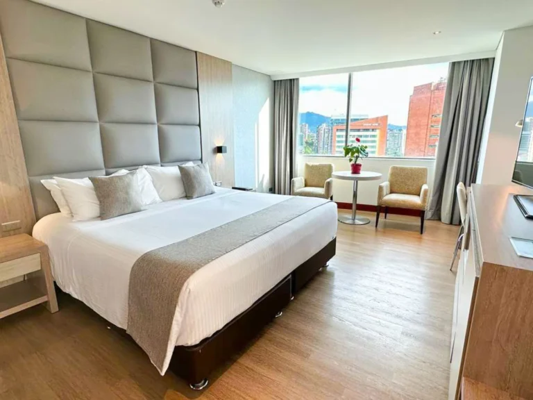 San Fernando Plaza Valley-View Grand Suite